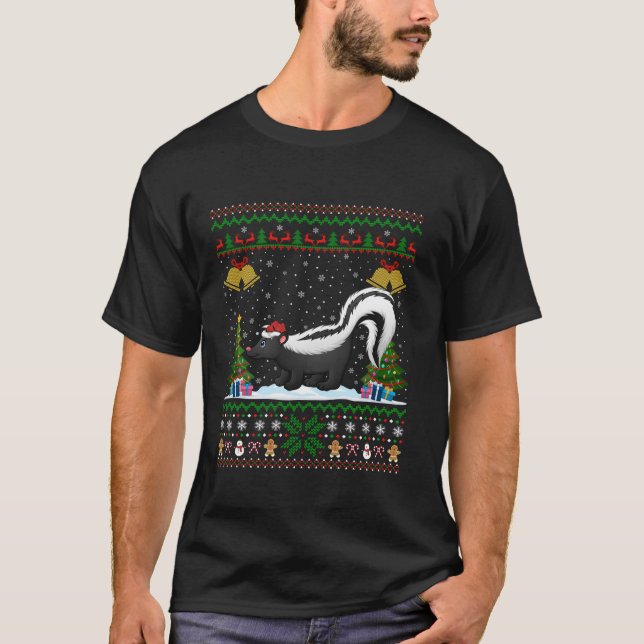 Funny Skunks Xmas Gift Santa Hat Ugly Skunk Christ T-Shirt (Front)