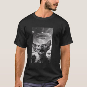 Funny Sphynx Cat UFO Flying Saucer Alien Selfie Me T-Shirt