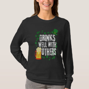 Funny St Patricks Day Drinking  Drinks Well With O T-Shirt