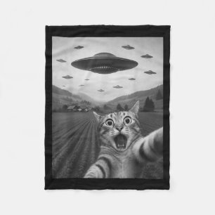 Funny Surprised Ed Cat Selfie With Alien Ufo Cat U Fleece Blanket