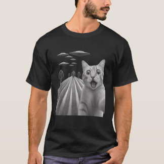 Funny Surprised Scared Cat Selfie With Bigfoot And T-Shirt