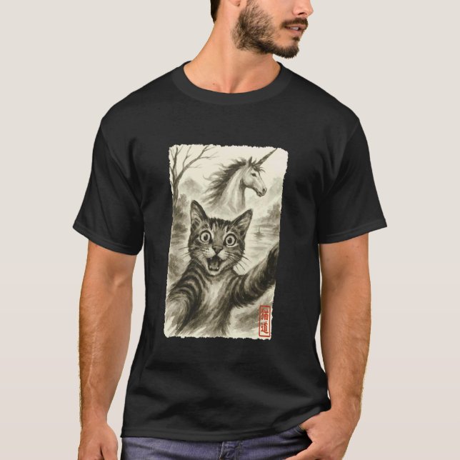 Funny Surprised Scared Cat Taking Selfie with Unic T-Shirt (Front)