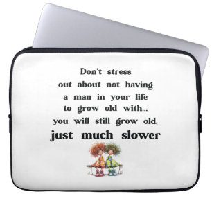 Funny text about women and men laptop sleeve