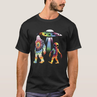 Funny Tie Dye UFO Bigfoot Alien Hippie Sasquatch W T-Shirt