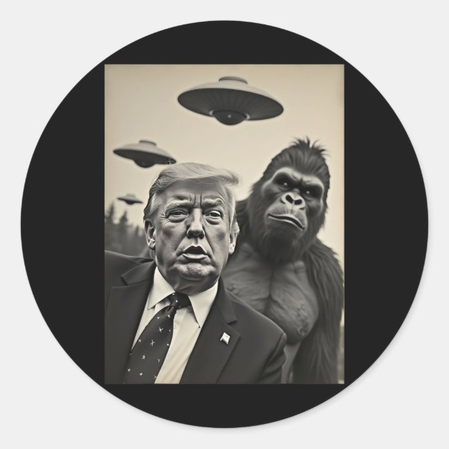 Funny Trump Bigfoot Selfie With Ufos Weird Alien  Classic Round Sticker (Front)