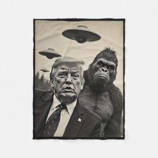 Funny Trump Bigfoot Selfie With Ufos Weird Alien Fleece Blanket