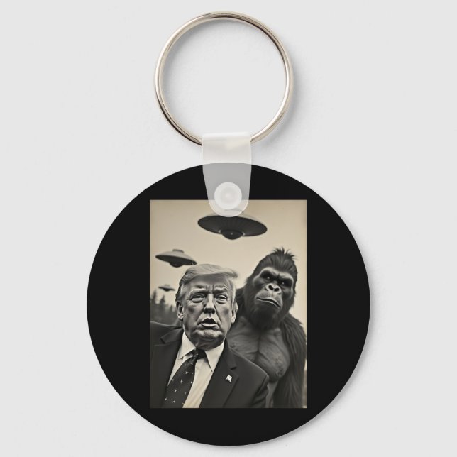 Funny Trump Bigfoot Selfie With Ufos Weird Alien  Keychain (Front)