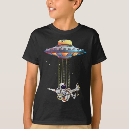 Funny UFO Alien Astronaut Skateboarding Space Scie T_Shirt