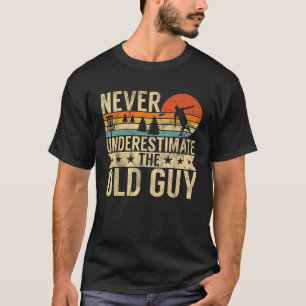 Funny Ultimate Frisbee The Old Guy Disc Golf Mens T-Shirt
