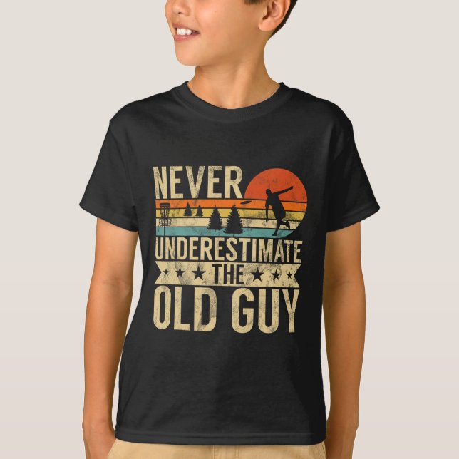 Funny Ultimate Frisbee The Old Guy Disc Golf Men's T-Shirt (Front)