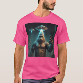Funny Unique Bigfoot Selfie With Ufos Weird T-Shirt