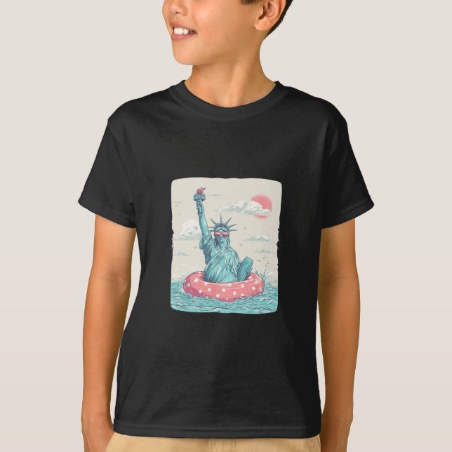 Funny Vacation Liberty Statue In Beach Ring For Po T-Shirt (Front)