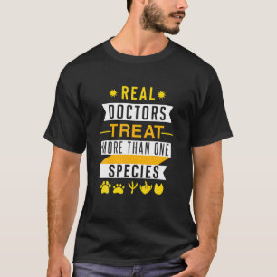 funny vet tech veterinarian veterinary pets medica T-Shirt