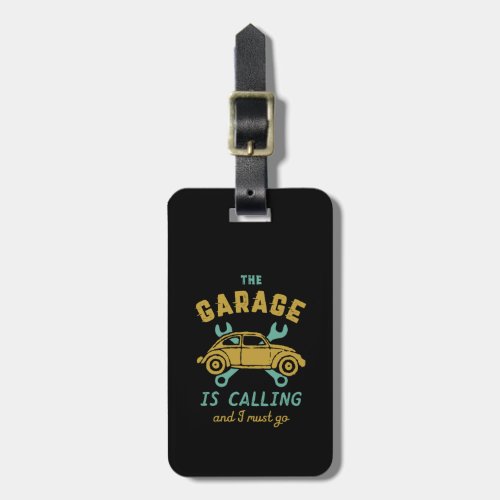 Funny Vintage Car Mechanic The Garage Is Calling Luggage Tag