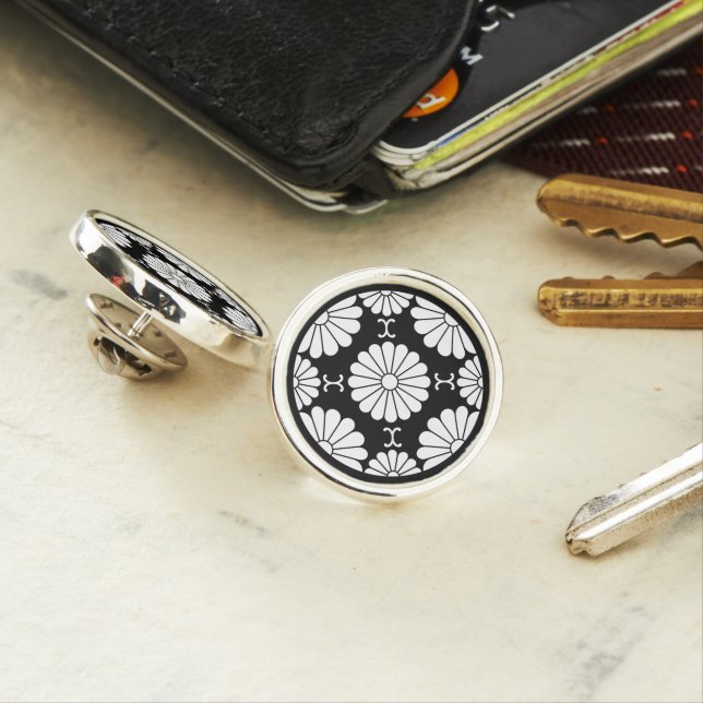 Fusen-style chrysanthemum blossom lapel pin (In Situ)