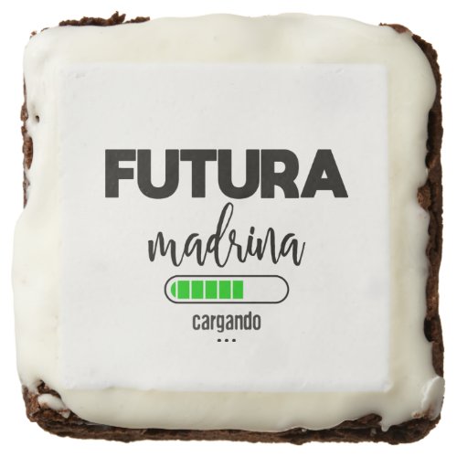 Futura madrina cargando brownie