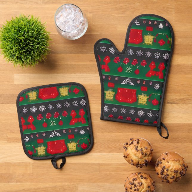 Futuristic Festive: Ugly Red Snowflake Pattern Oven Mitt & Pot Holder Set (Top Down)