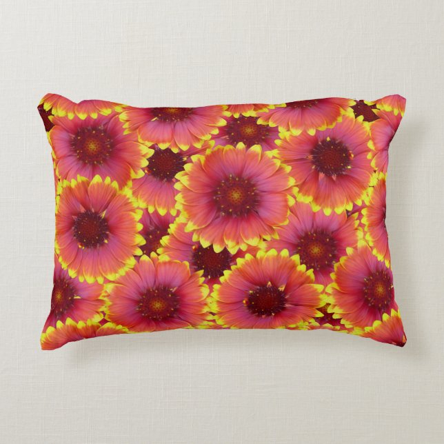 Gaillardia Seamless Pattern Accent Pillow (Front)