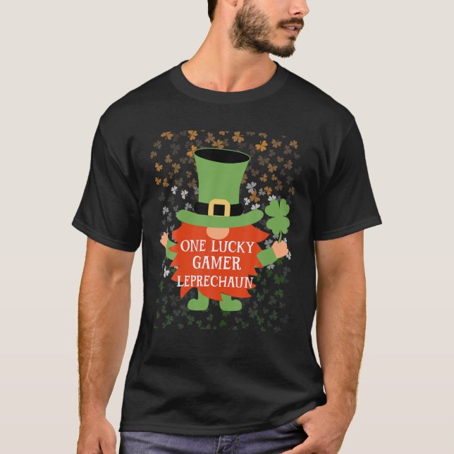 Gamer Funny St Patrick's Day Lucky Gnome Family Ma T-Shirt (Front)