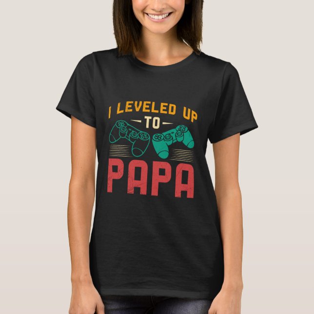 Gamer PAPA LEVELED UP TO PAPA Retro Funny Expectan T-Shirt (Front)