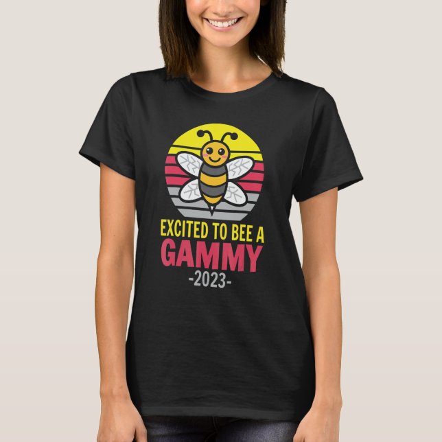 Gammy 2023   Bee   Grandma   Excited To Be A Gammy T-Shirt (Front)