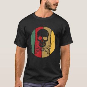 Garage Cool Vintage Skull Wrenches Mechanic Artwor T-Shirt