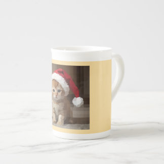 Gatinho fofo com chapéu do papai Noel. Bone China Mug