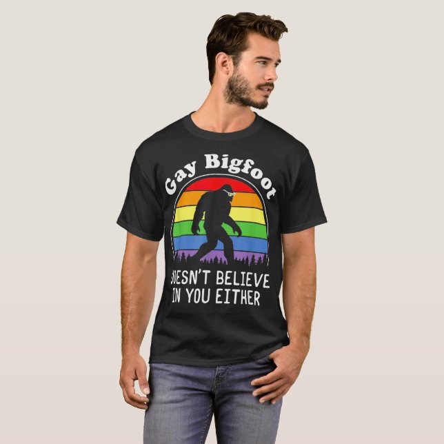 BLACKFOOT PRIDE ブラックフット・プライド バンドTシャツMサイズ Gay Pride Funny Gay Bigfoot Rainbow Sasquatch Retr T-Shirt | Zazzle