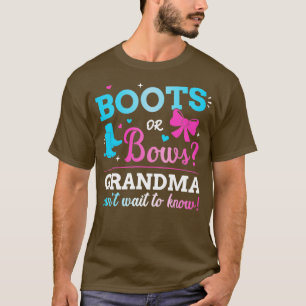 Gender reveal boots or bows grandma matching baby T-Shirt