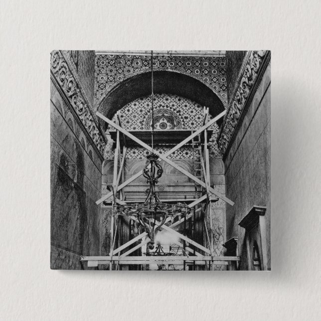 General view of the vestibule pinback button (Front)