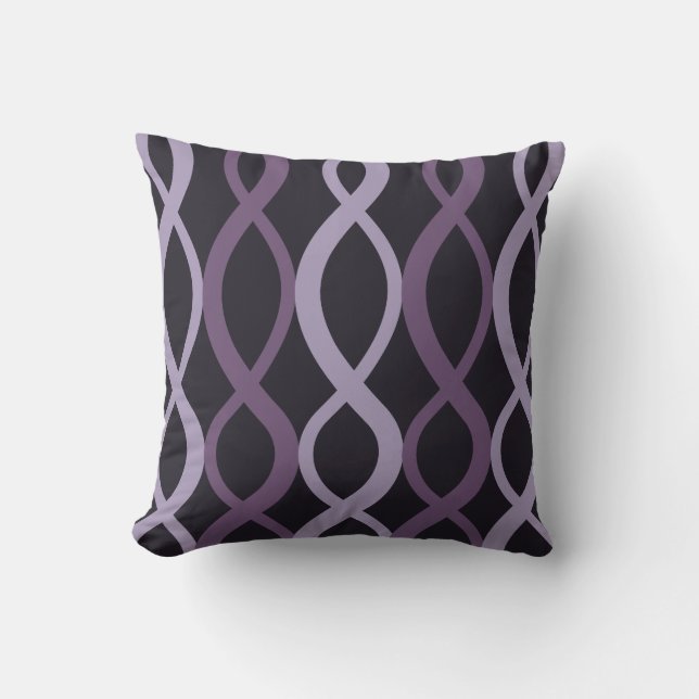Geometric Accent – Elegant Interwoven Pattern Throw Pillow (Front)