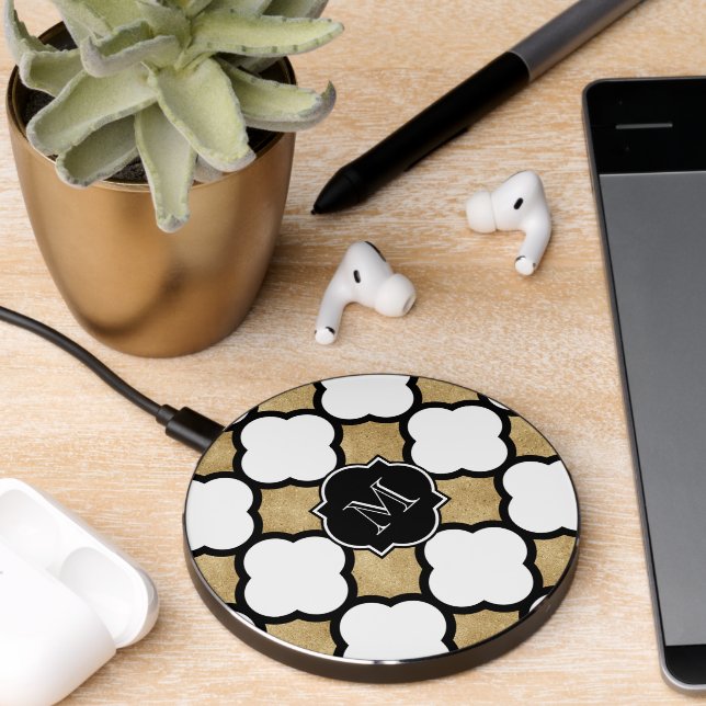 Geometric Gold Black White Quatrefoil Monogram  Wireless Charger (Desk 2)