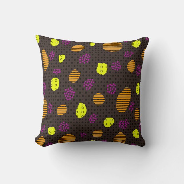 Geometric pattern throw pillow (Front)