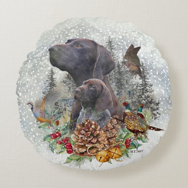 German Shorthaired Pointer in winter    Round Pillow (Front)