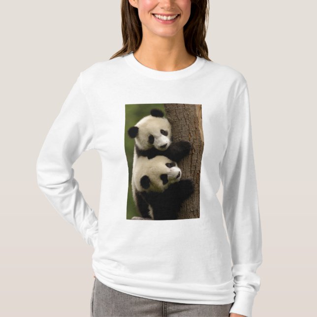 Giant panda babies (Ailuropoda melanoleuca) 2 T-Shirt (Front)
