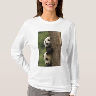 Giant panda babies Ailuropoda melanoleuca) T-Shirt
