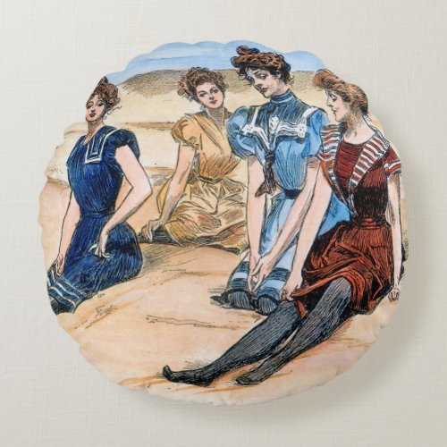 Gibson Girls On The Beach 1900 Round Pillow