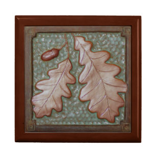 Gift Box with Oak Leaf Tile