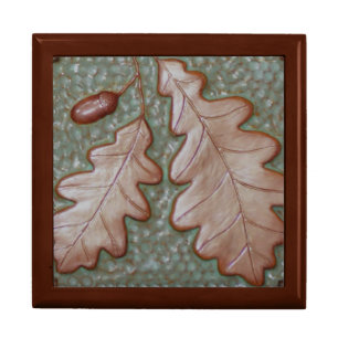 Gift box with oak leaf tile in green and copper