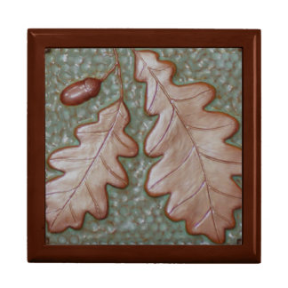 Gift box with oak leaf tile in green and copper