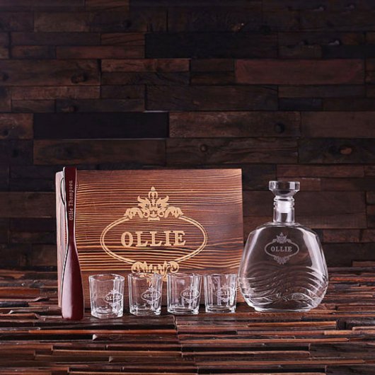 Gift Set: Shoe Horn, Shot Glasses & Decanter (Front)
