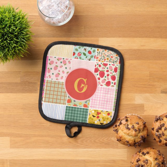 Gingham Floral Berry Quilt Monogram Pot Holder (Top Down)