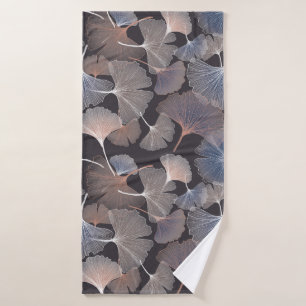 Ginkgo leaves: elegant natural pattern. bath towel