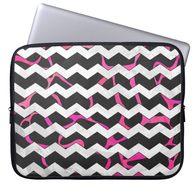 Giraffe Hot Pink and Black Print Laptop Sleeve (Front)