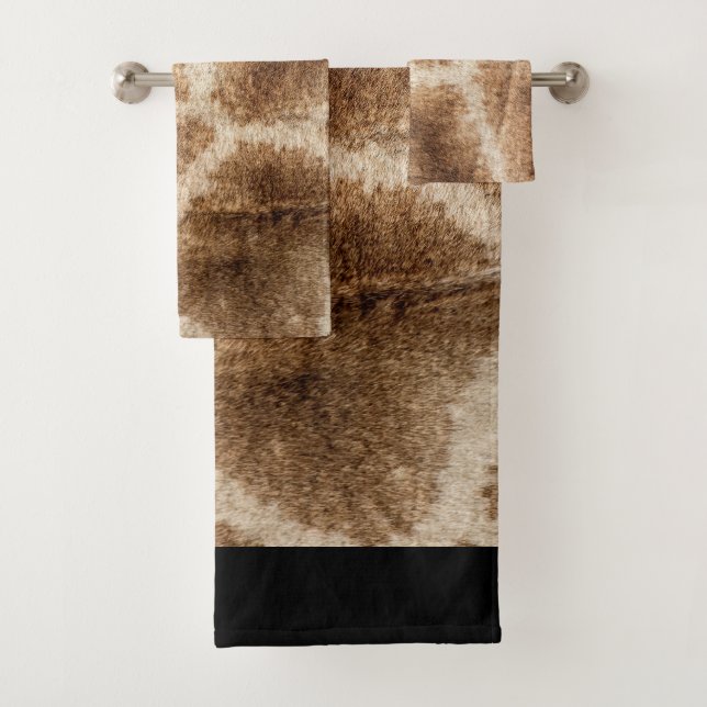 Giraffe pattern bath towel set (Insitu)