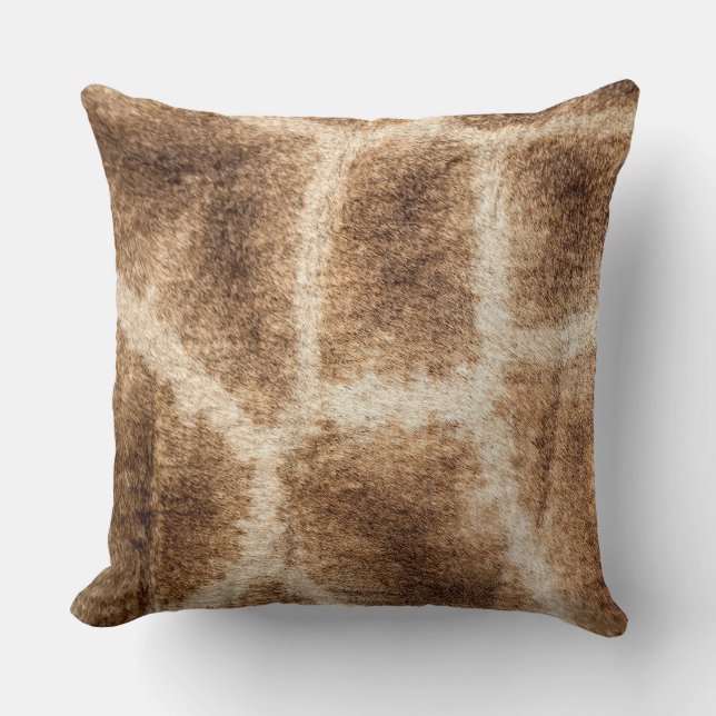 Giraffe pattern throw pillow (Front)