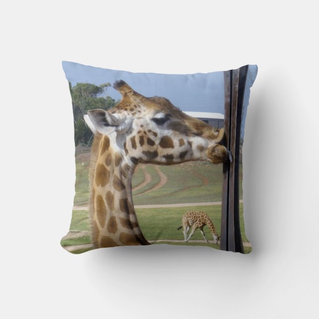 Giraffe Pucker Up Kisses, Throw Pillow (Front)