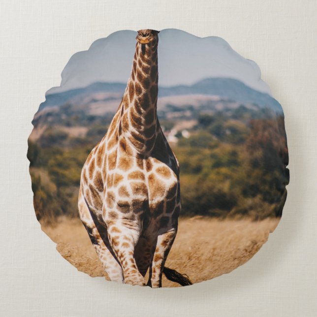 GIRAFFE SURROUNDED BY BROWN GRASS ROUND PILLOW (Front)
