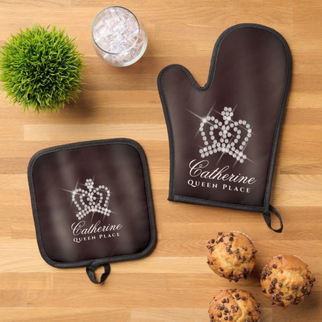 Glittering Crown Brown Oven Mitt & Pot Holder Set (Top Down)
