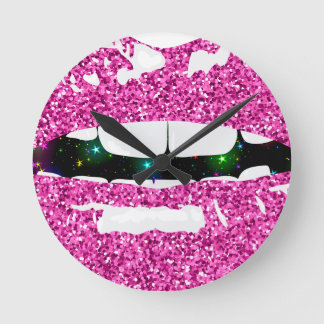 GLITTERY KISS ROUND CLOCK